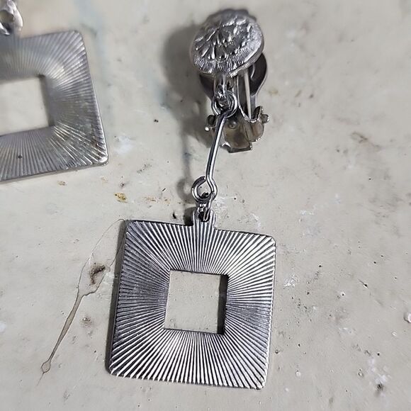 Funky Vintage Earrings Clip~on - Picture 5 of 6